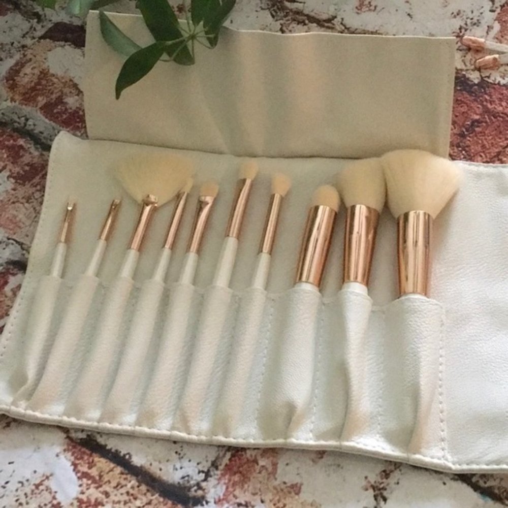 La Beauté Sol Makeup Brush Kit • Full Face + Eye Set • Soft Vegan Bristles • NWT